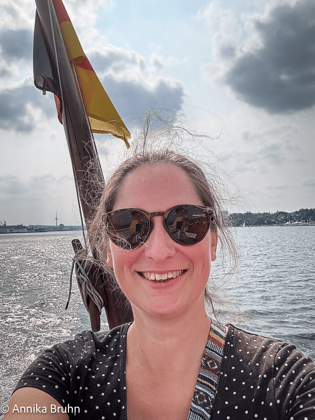 Ich auf der Kieler Förde bei einer Hafenrundfahrt